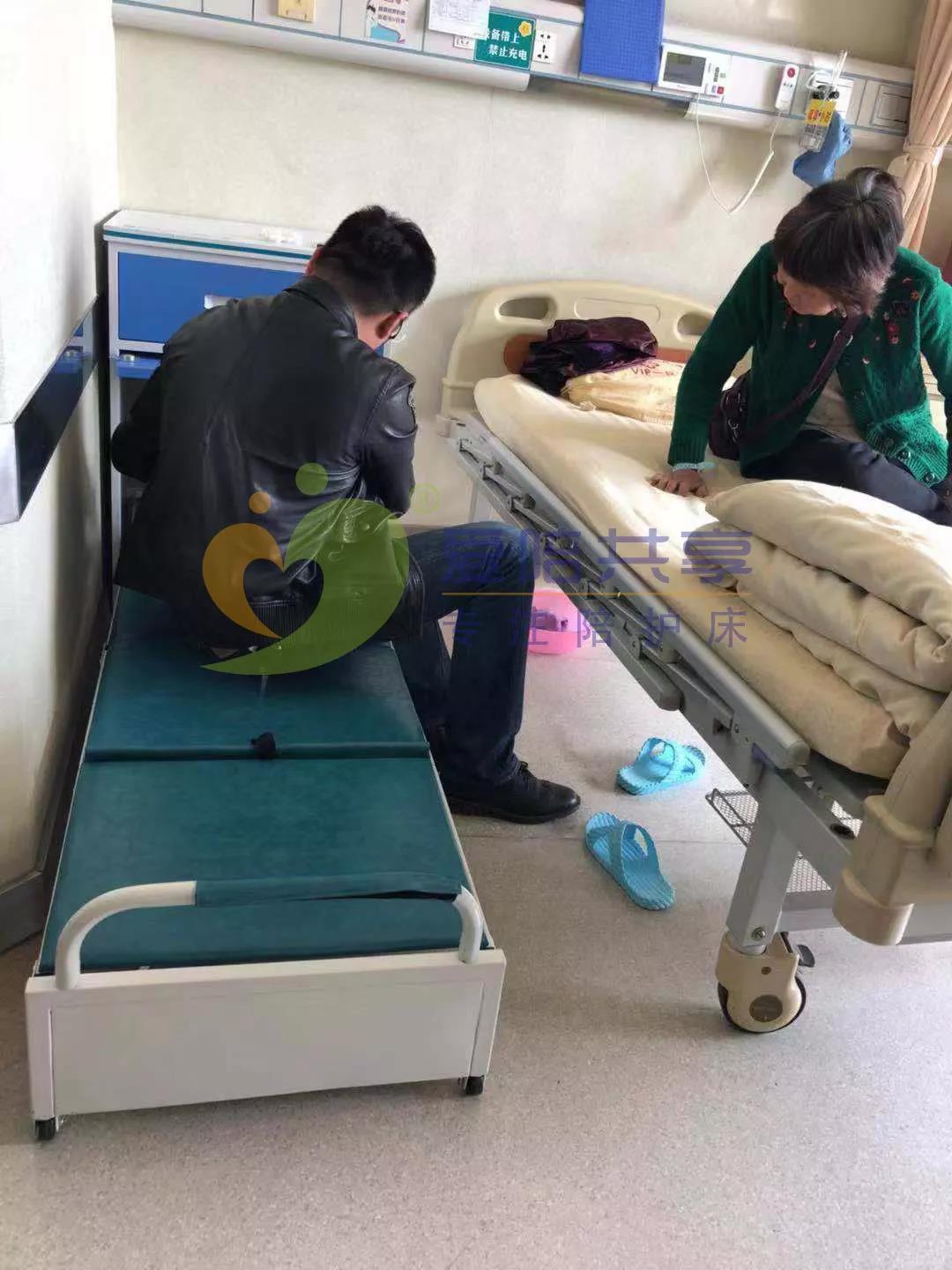 陪護床成病房夜間標配，醫(yī)院打算引進共享陪護床